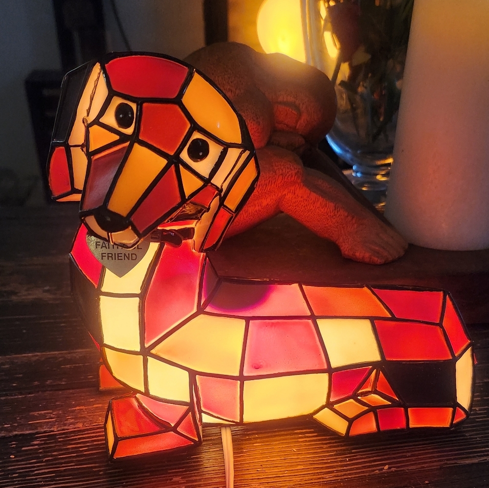 Tiffany Style Stained Plastic FAITHFUL FRIEND Dachshund Lamp